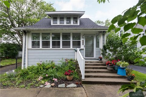 Photo of 167 Royal Parkway W, Amherst, NY 14221 (MLS # B1689855)