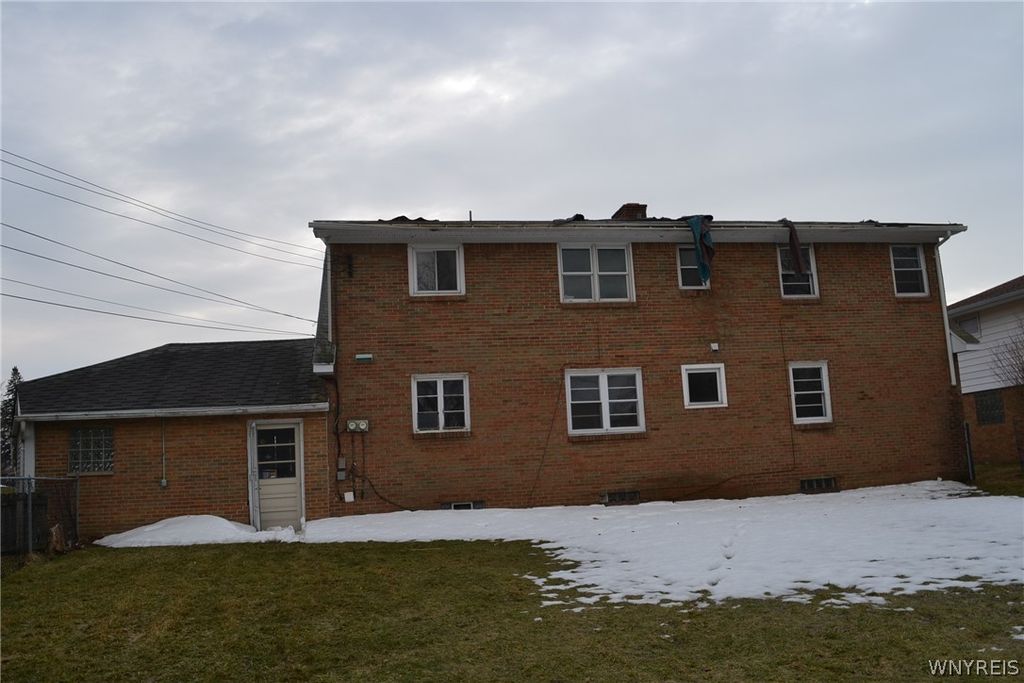 Photo of 208 W Elmview Avenue, Lackawanna, NY 14218 (MLS # B1669094)