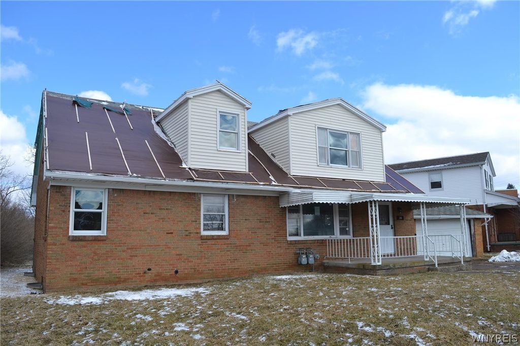 Photo of 208 W Elmview Avenue, Lackawanna, NY 14218 (MLS # B1669094)