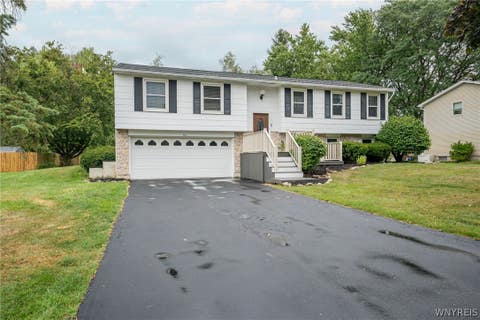 Homes For Sale - 64 Candy Lane<br/> Orchard Park, NY 14127