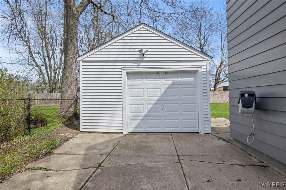 227 Kettering Drive, Tonawanda, New York image 4