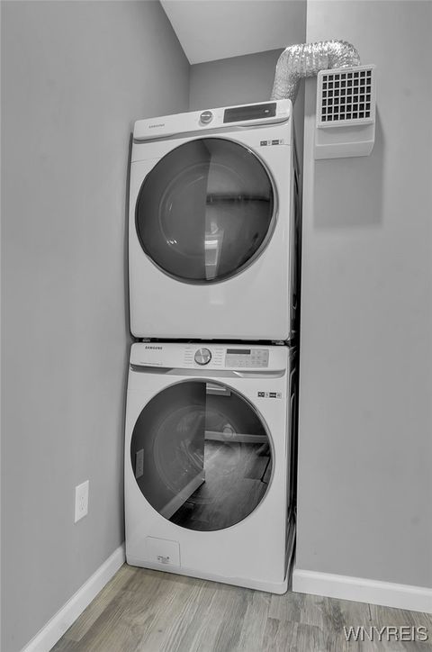 Tiny photo for 140 Seymour Street #Upper, Buffalo, NY 14210 (MLS # B1660771)