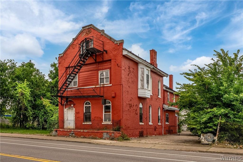 Photo of 559 Genesee Street, Buffalo, NY 14204 (MLS # B1701845)