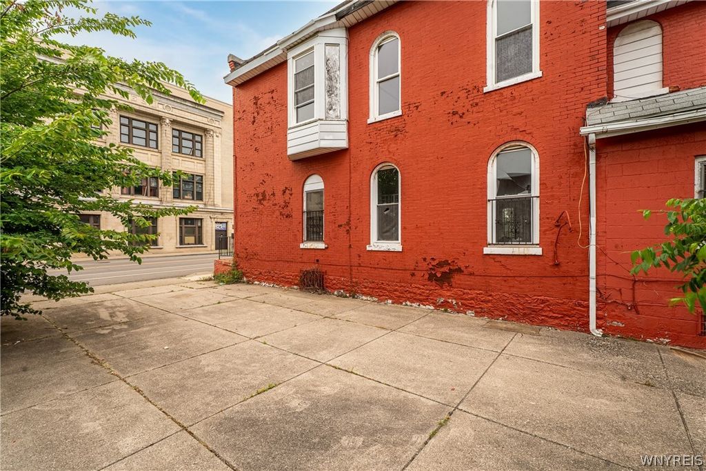 Photo of 559 Genesee Street, Buffalo, NY 14204 (MLS # B1701845)
