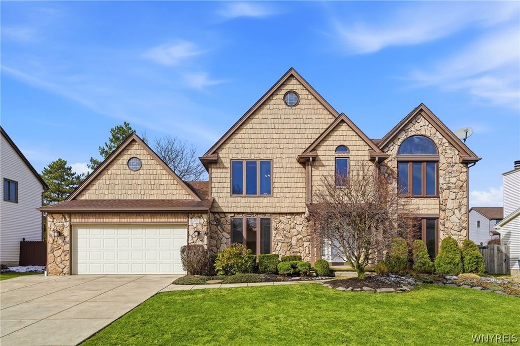 Photo of 39 Greenbriar Drive, Lancaster, NY 14086 (MLS # B1666438)