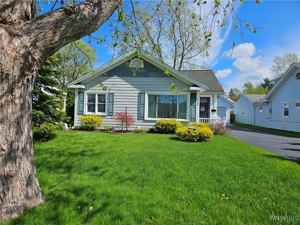 4935 Mount Vernon Boulevard, Hamburg, New York image 2
