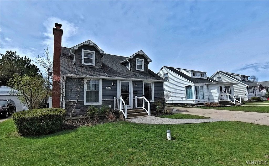 Photo of 666 Evergreen Drive, Tonawanda, NY 14150 (MLS # B1674387)