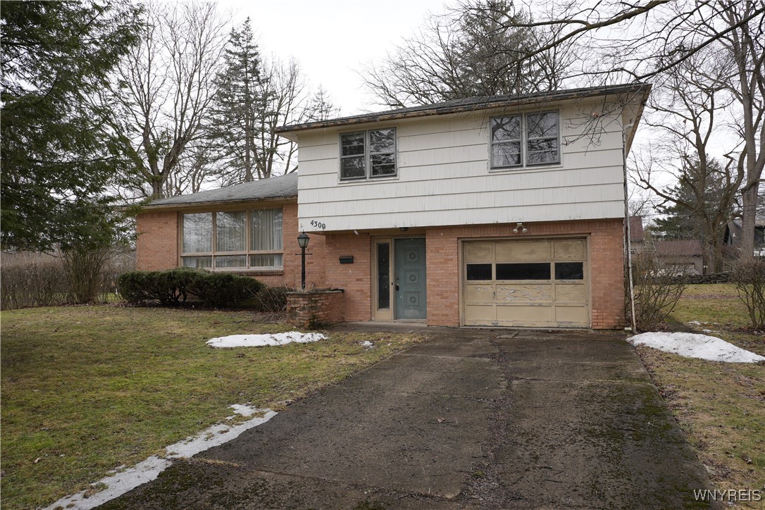 4300 Fairfield Rd, Clarence, New York image 2