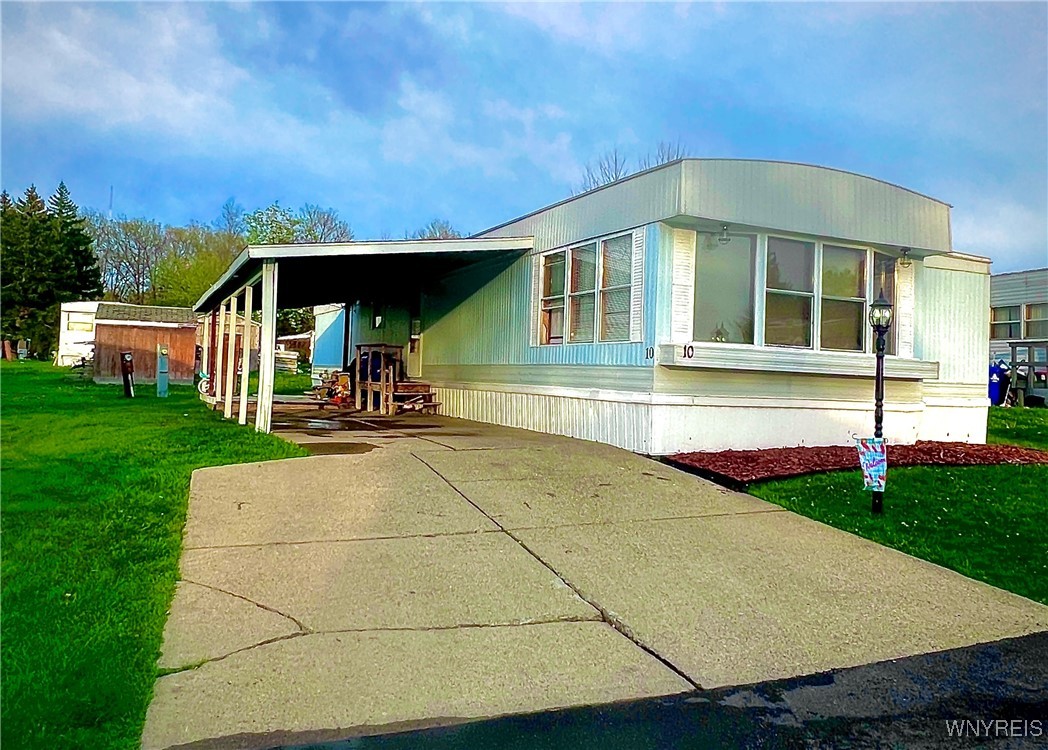 10 Vibernum Drive, Hamburg, New York image 2