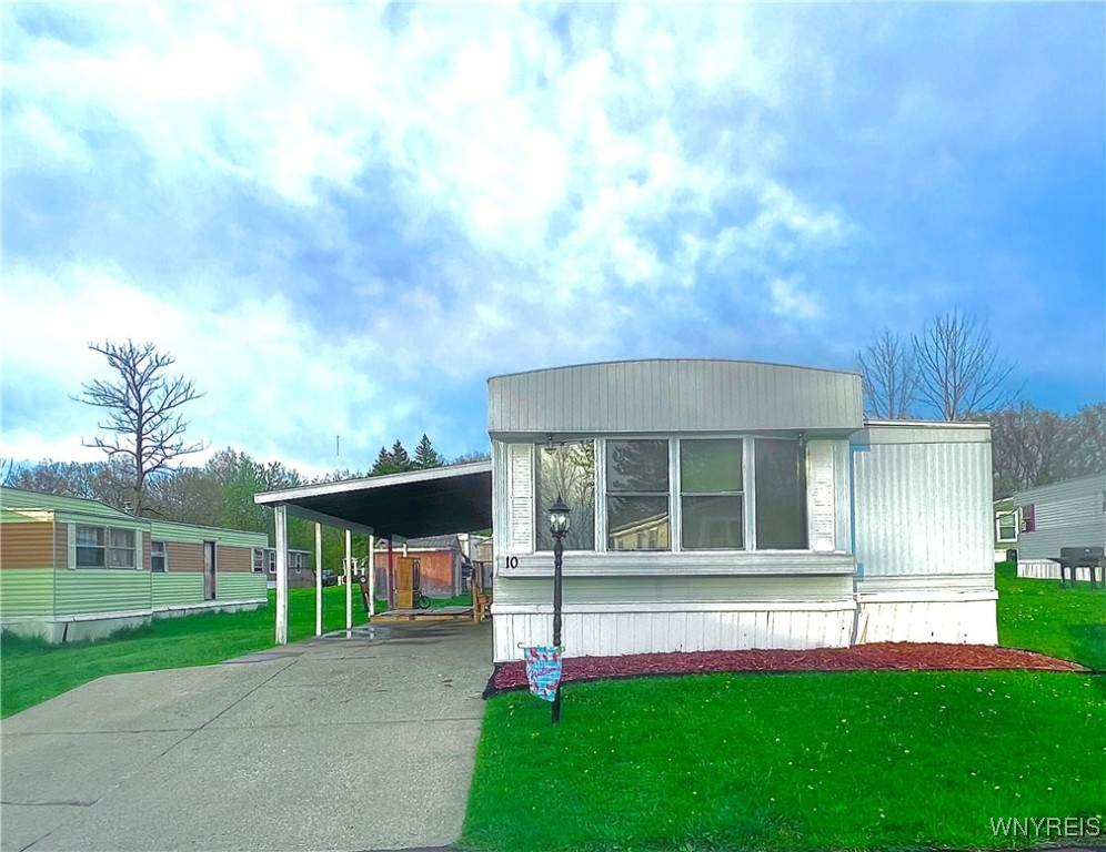 10 Vibernum Drive, Hamburg, New York image 1
