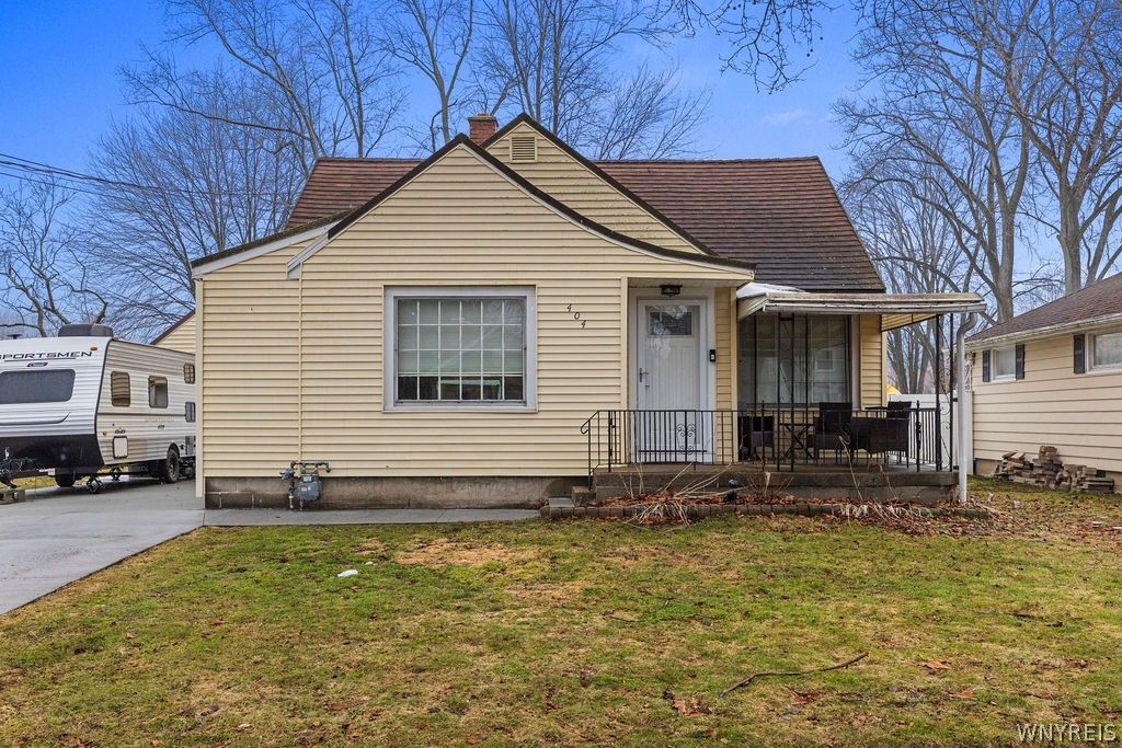 Photo of 404 E Stenzil Street, North Tonawanda, NY 14120 (MLS # B1665460)