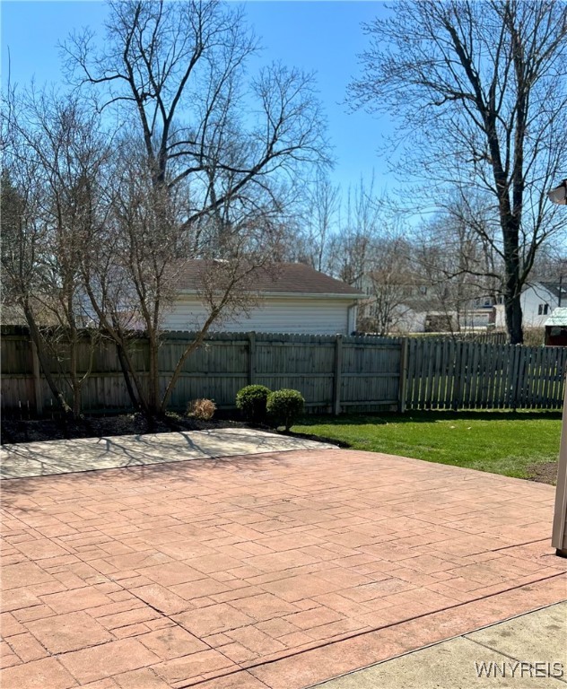 121 Los Robles Street, Amherst, New York image 5