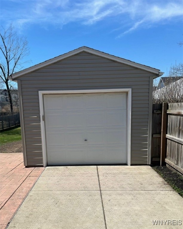 121 Los Robles Street, Amherst, New York image 4