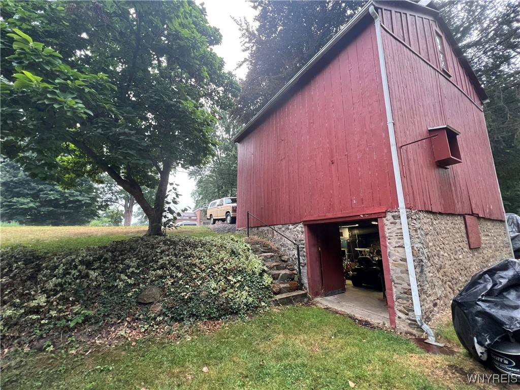 Gaines, New York 14411, United States, 4 Bedrooms Bedrooms, ,2 BathroomsBathrooms,Residential,Pending,187414