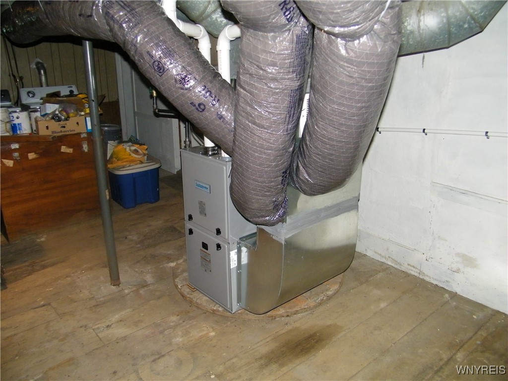 Gaines, New York 14411, United States, 4 Bedrooms Bedrooms, ,2 BathroomsBathrooms,Residential,Pending,187414