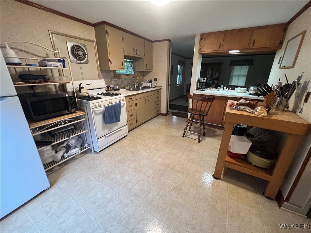 Gaines, New York 14411, United States, 4 Bedrooms Bedrooms, ,2 BathroomsBathrooms,Residential,Pending,187414