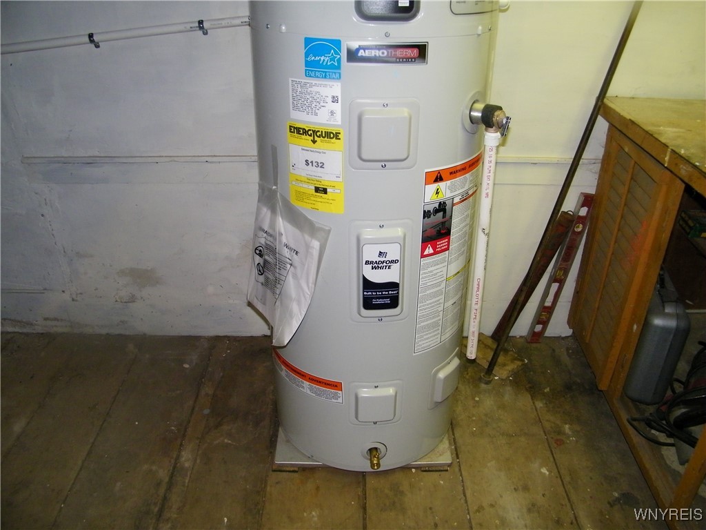 Gaines, New York 14411, United States, 4 Bedrooms Bedrooms, ,2 BathroomsBathrooms,Residential,Pending,187414