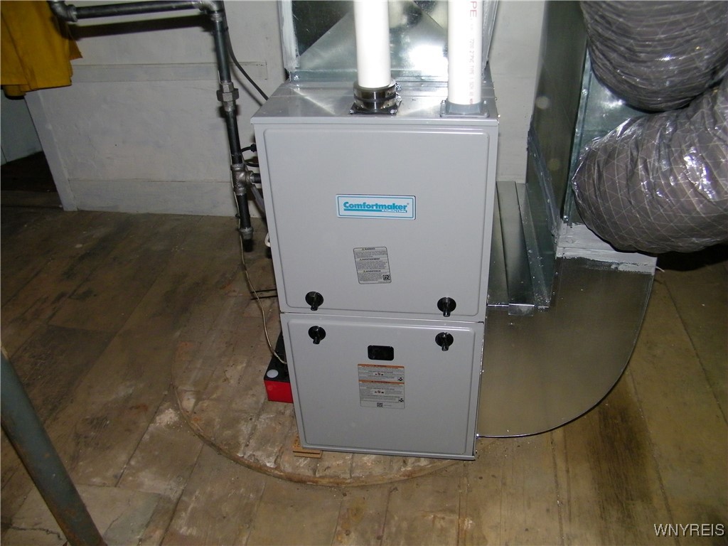 Gaines, New York 14411, United States, 4 Bedrooms Bedrooms, ,2 BathroomsBathrooms,Residential,Pending,187414