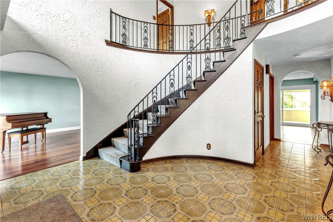 172 Crestwood Lane