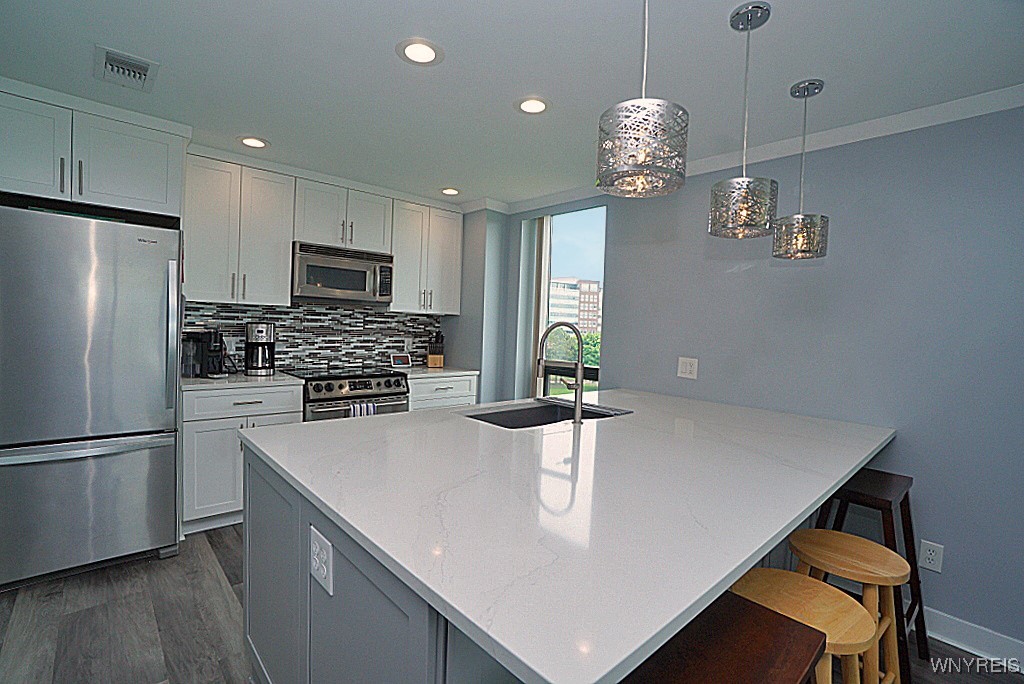 407 Admirals Walk Circle, Buffalo, New York image 8