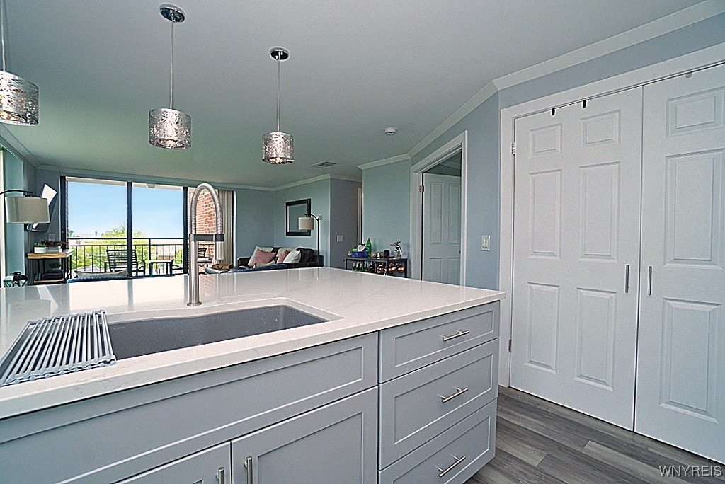 407 Admirals Walk Circle, Buffalo, New York image 9