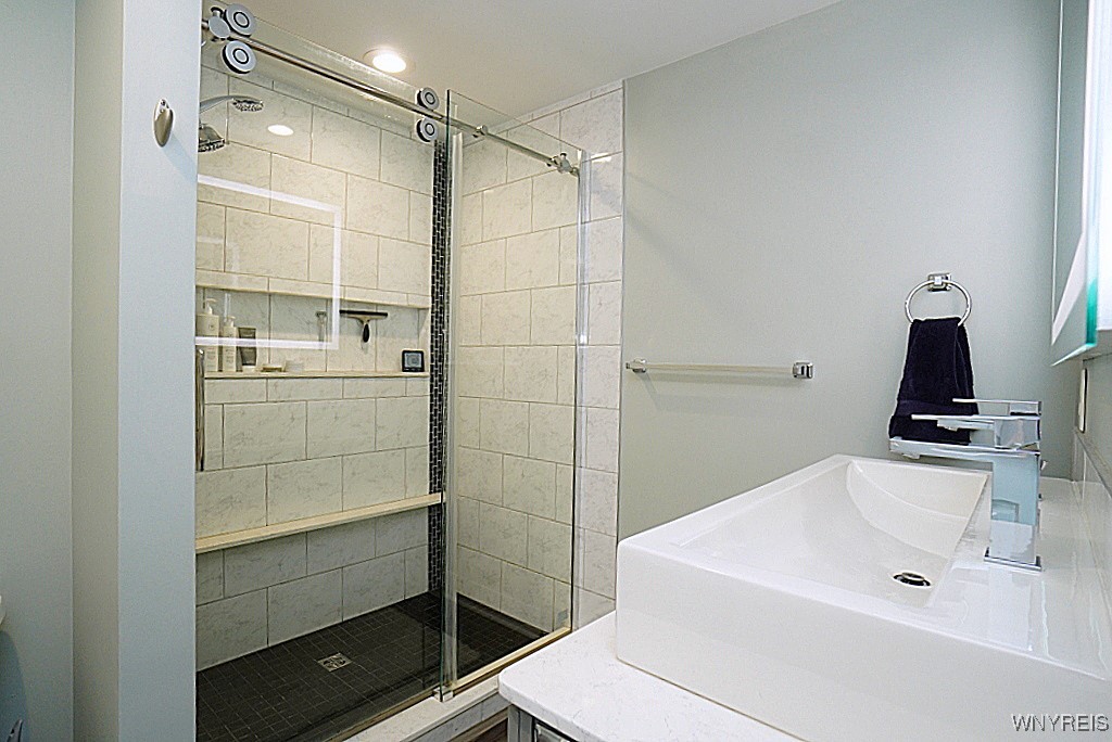 407 Admirals Walk Circle, Buffalo, New York image 20