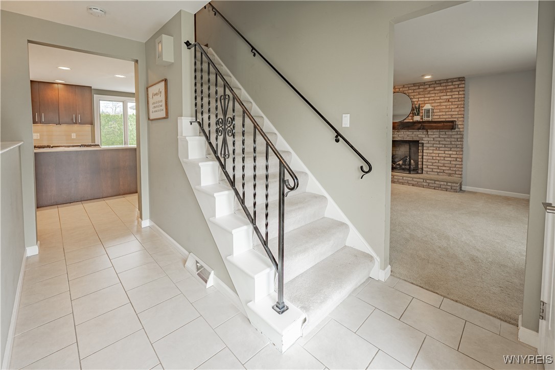 107 Valley Brook Lane, Amherst, New York image 3