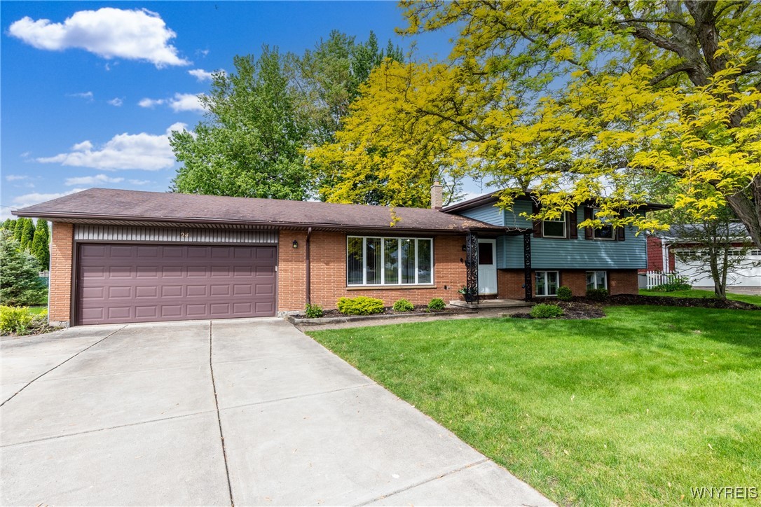 24 Glenbourne Court, Amherst, New York image 1