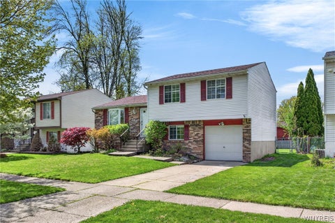 Photo of 266 Peppertree Drive, Amherst, NY 14228 (MLS # B1724248)