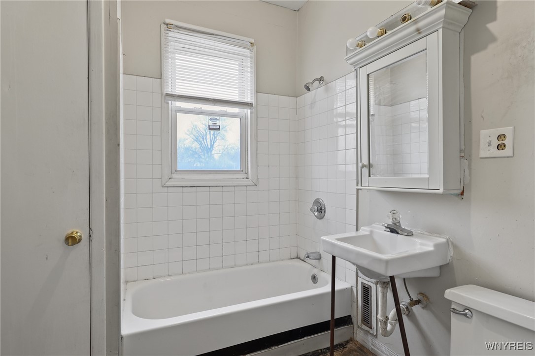 2077 Niagara Street, Buffalo, New York image 15