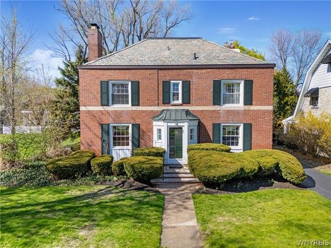 Homes For Sale - 178 Deerhurst Park Boulevard<br/> Tonawanda, NY 14217