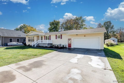 Tiny photo for 2960 Love Road, Grand Island, NY 14072 (MLS # B1722227)