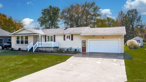 Tiny photo for 2960 Love Road, Grand Island, NY 14072 (MLS # B1722227)