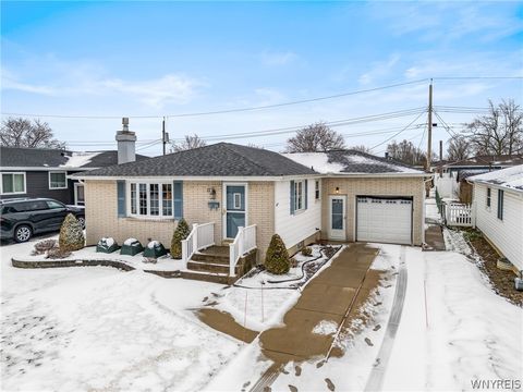 Homes For Sale - 17 Oakwood Drive<br/> Cheektowaga, NY 14227