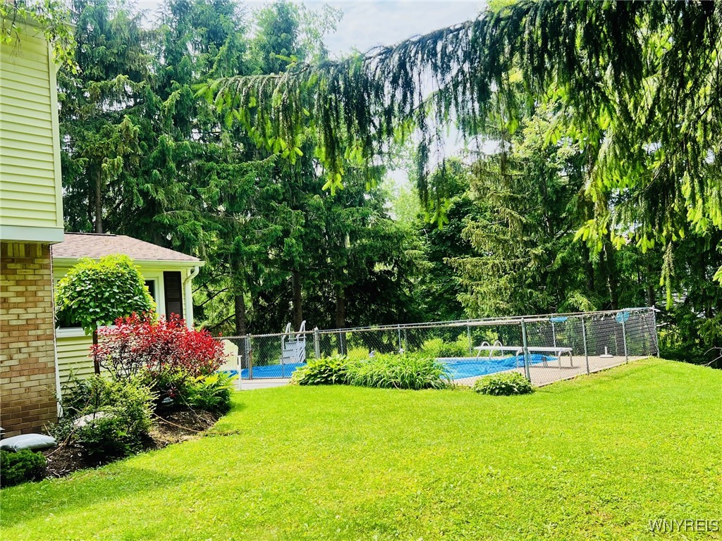4876 Meadow Lane, Hamburg, New York image 2