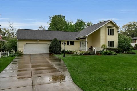 Photo of 5409 Maelou Drive, Hamburg, NY 14075 (MLS # B1681027)