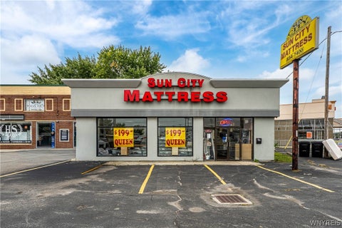 Photo of 926 Niagara Falls Boulevard, Tonawanda, NY 14223 (MLS # B1718812)