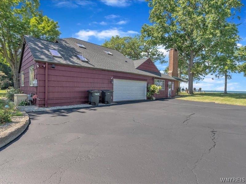 436 Lake Shore Drive W