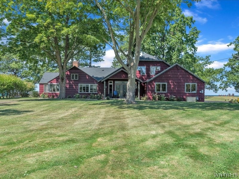 436 Lake Shore Drive W