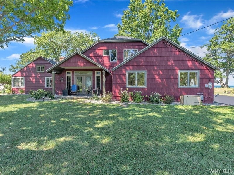 436 Lake Shore Drive W
