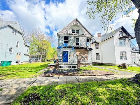 Photo of 1018 Cleveland Avenue, Niagara Falls, NY 14305 (MLS # B1679383)