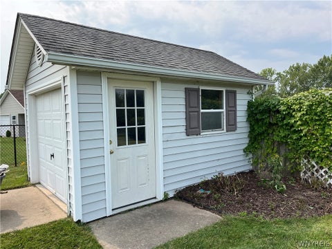Tiny photo for 6621 N Canal Road, Lockport Town, NY 14094 (MLS # B1696409)