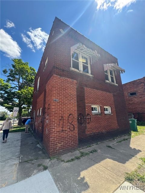 Multifamily For Sale - 1805 Weston Avenue<br/> Niagara Falls, NY 14305