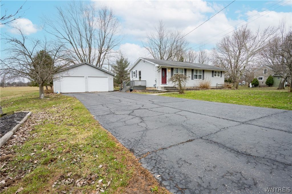Photo of 7052 E High Street, Lockport Town, NY 14094 (MLS # B1667134)