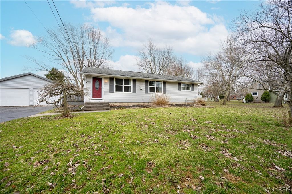 Photo of 7052 E High Street, Lockport Town, NY 14094 (MLS # B1667134)
