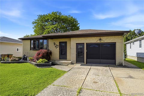 Homes For Sale - 107 Bronx Drive<br/> Erie County, Cheektowaga, NY 14227