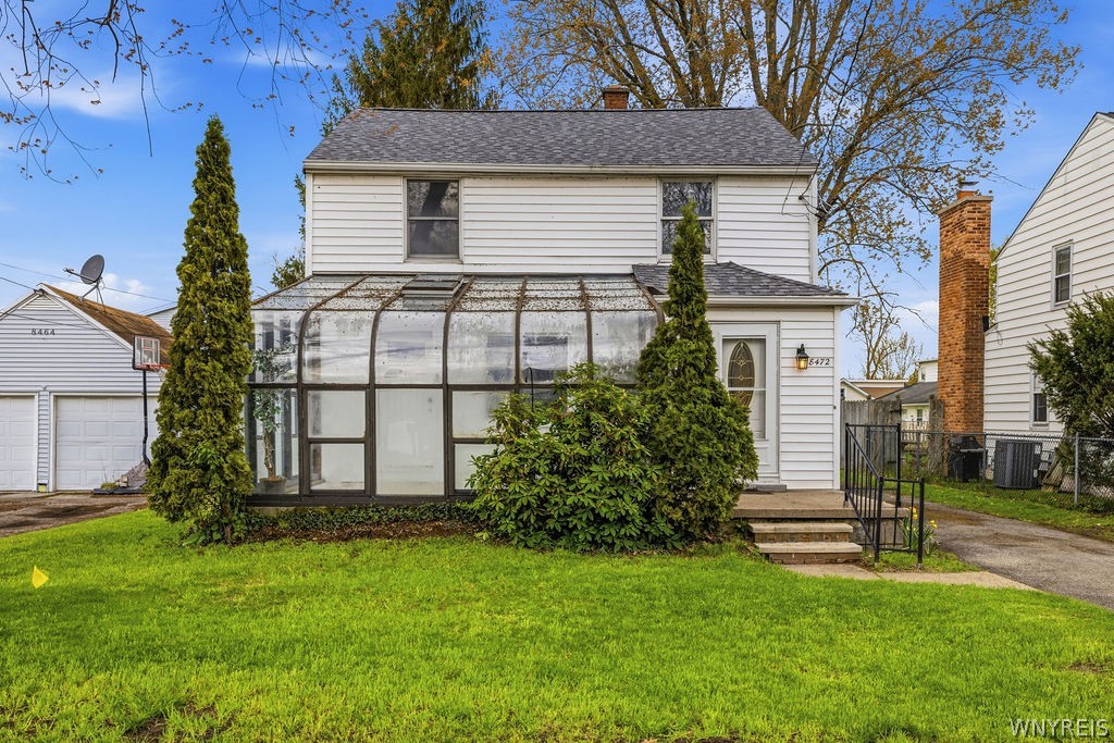 Photo 1 of 33 — 8472 W Rivershore Drive, Niagara Falls, NY 14304