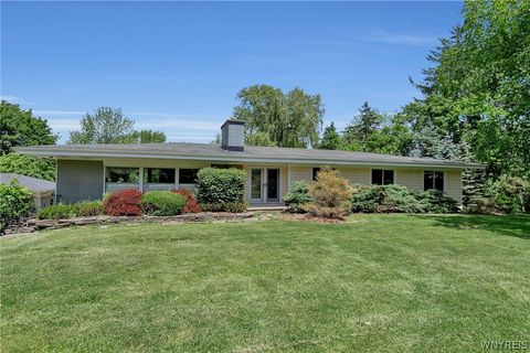 Homes For Sale - 7932 Quaker Road<br/> Erie County, Orchard Park, NY 14127