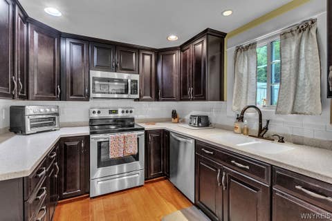 Tiny photo for 40 Wellington Court, Amherst, NY 14221 (MLS # B1703071)