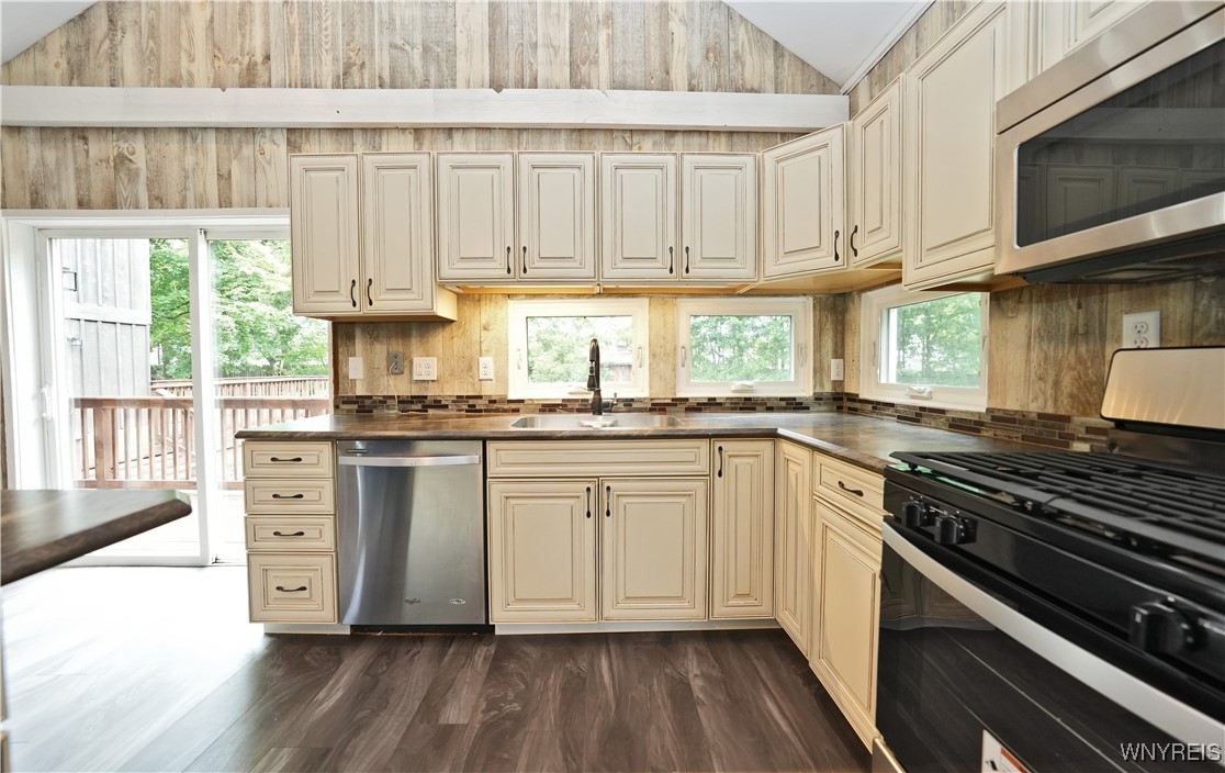 5002 Armor Duells Road, Orchard Park, New York image 6